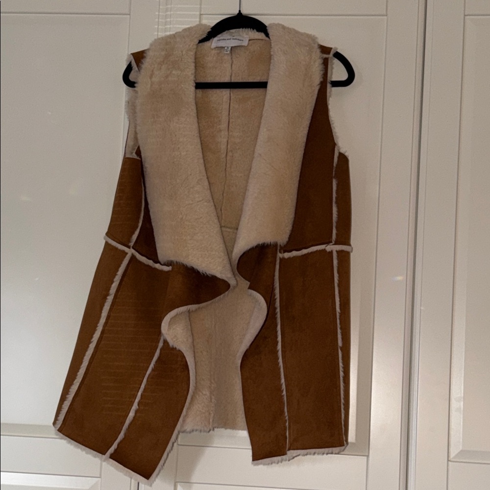 cupcakes & cashmere Sueded Faux-Shearling Open Vest in Brown and Cream
